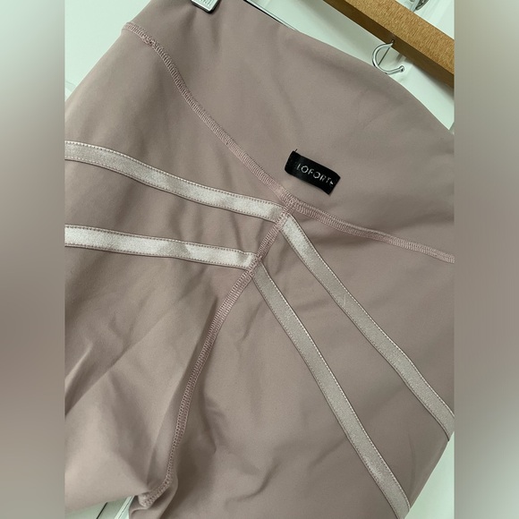 BELOFORTE & JED NORTH
PRE-OWNED | SET Bra & Capri Pants
NWOT Sparkly Leggings - Picture 4 of 13